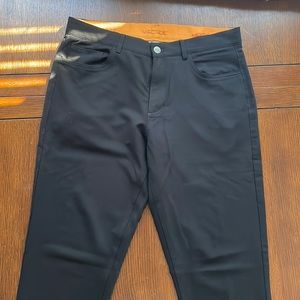 Macade golf pants. Size 32x30.